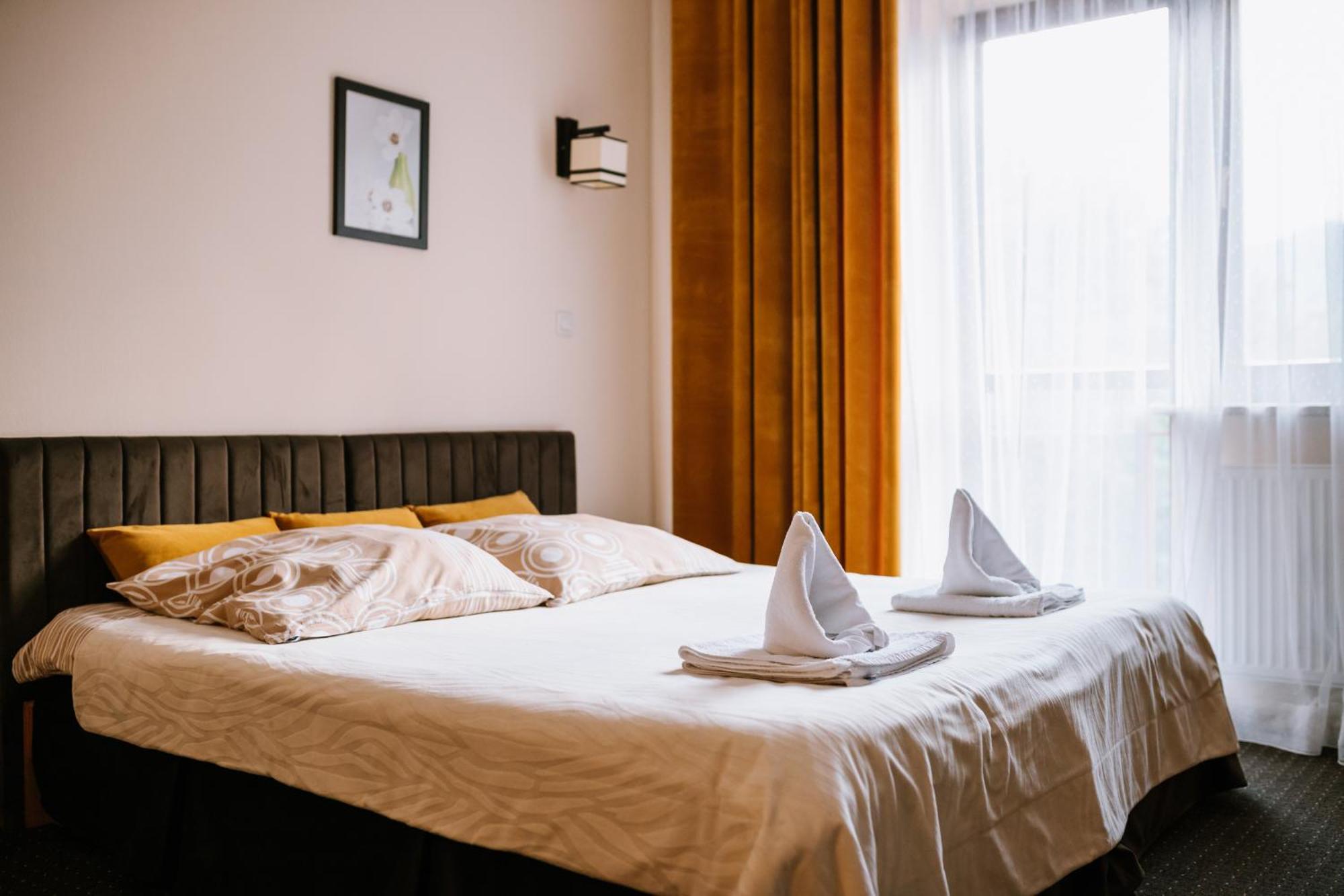 Hotel Osrodek Szkoleniowo Wypoczynkowy Roznow Esterno foto