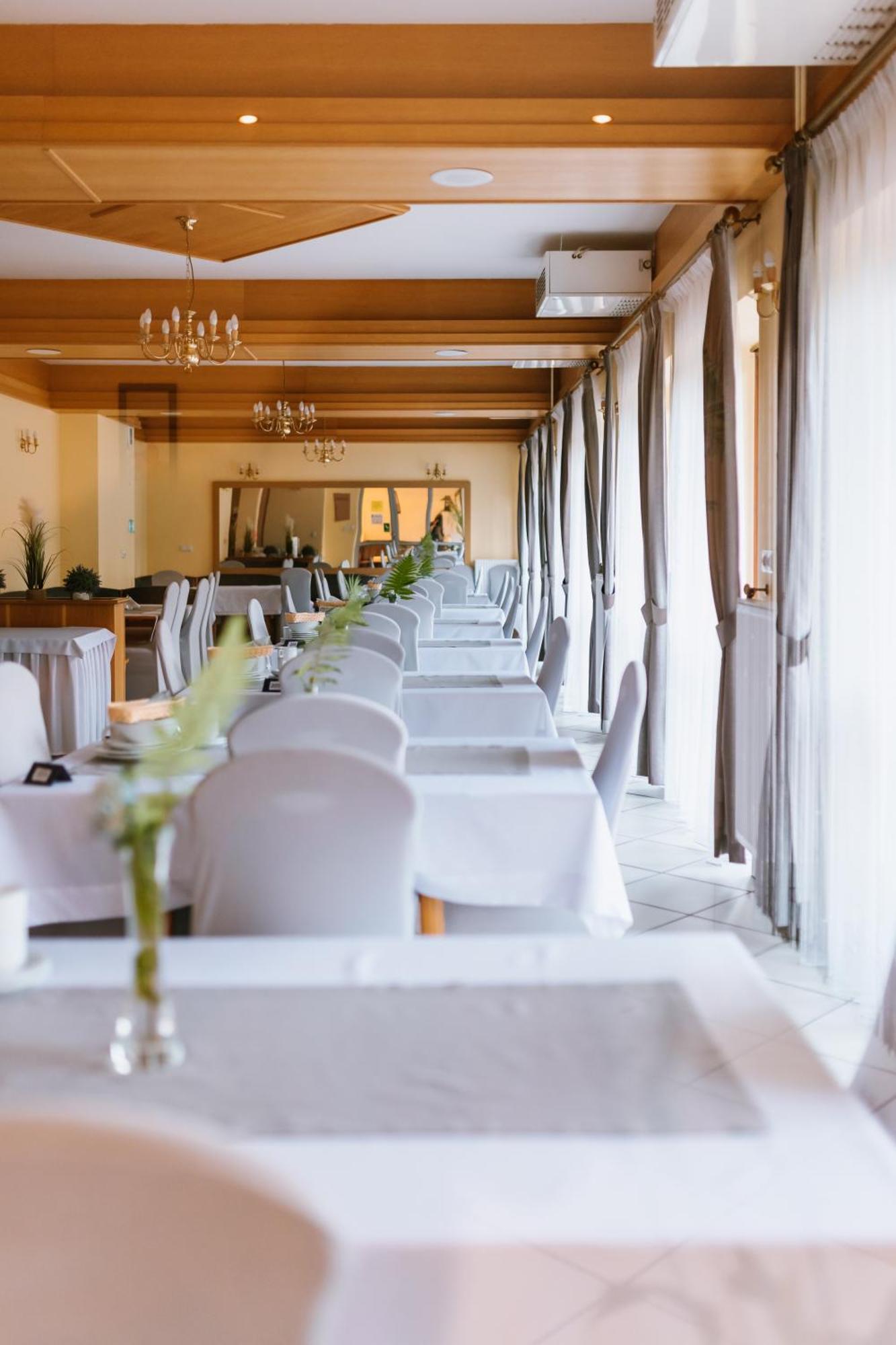 Hotel Osrodek Szkoleniowo Wypoczynkowy Roznow Esterno foto