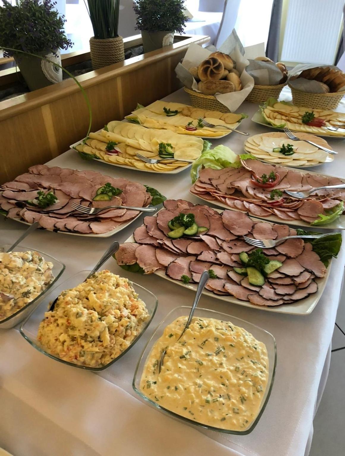 Hotel Osrodek Szkoleniowo Wypoczynkowy Roznow Esterno foto