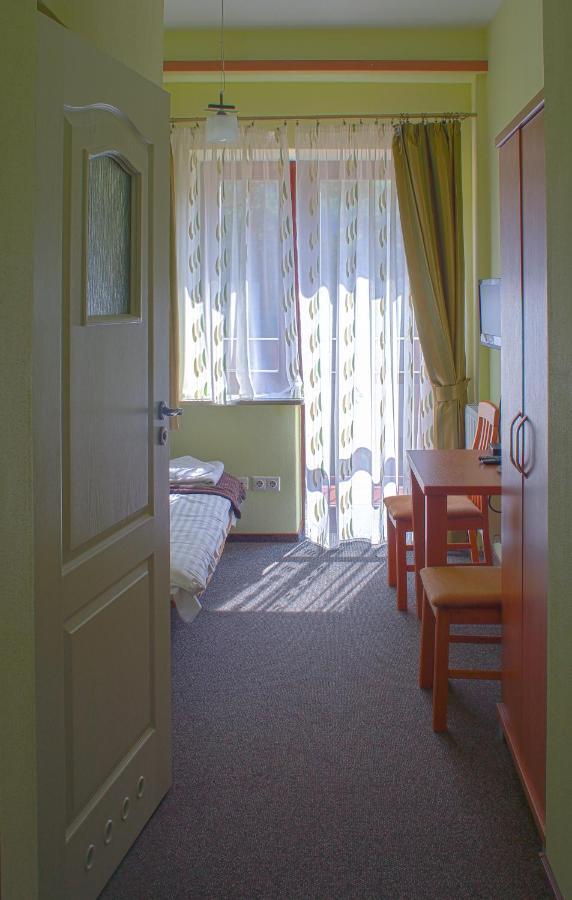 Hotel Osrodek Szkoleniowo Wypoczynkowy Roznow Esterno foto